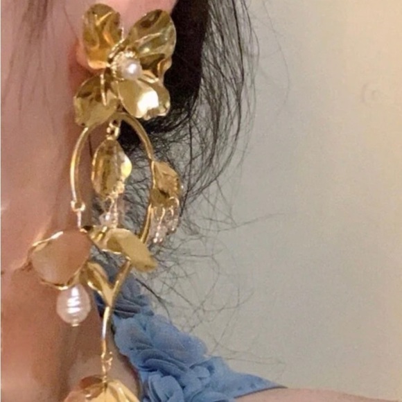 Zara Flower Pearl Drop Earrings - Picture 6 of 14